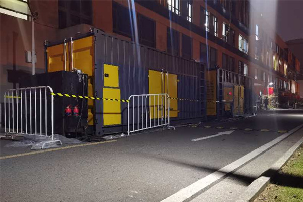 浈江柴油发电机组的输出电压是如何调节的？